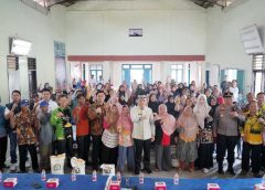 Walikota Metro Membagikan Bantuan Beras Kepada 3.857 Warga Metro Barat dan Selatan