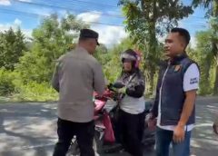 Polsek Metro Selatan Berbagi di Hari Jumat, Masyarakat yang Melintas Rasakan Kepedulian Polisi