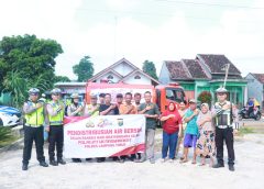 *Sambut Hari Bhayangkara Ke-80, Kapolres Lampung Timur Lepas Pendistribusian Air Bersih untuk Warga Sukadana