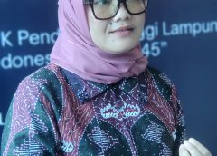 Ela Siti Nuryamah, menerima Education Award 2026 pada ajang Lampung Post Executive Forum II 2026
