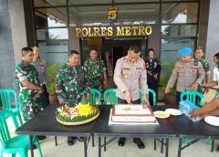 Kodim 0411/KM Sambangi di Markas Polres Metro di HUT Bhayangkara ke-80 