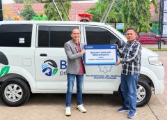 BRI Branch Office Pringsewu melalui BRI Peduli Serahkan Ambulans kepada Yayasan Lampung Sinergi Berjaya