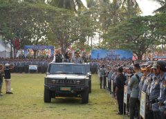 Danrem 043/Gatam Hadiri Apel Akbar 4.000 Anggota Linmas di Bandar Lampung